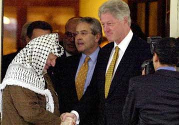 Εμμένει ο Αραφάτ στην πρόταση περί ειρηνευτικής δύναμης</b><i>Σκληρή στάση της Ισλαμικής Διάσκεψ