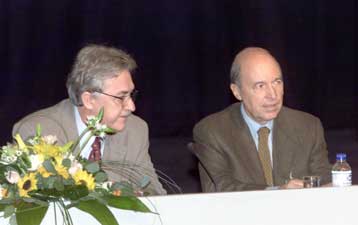 Ούτε βήμα πίσω στο θέμα της μεταρρύθμισης του ΕΣΥ, δήλωσε ο Κ.Σημίτης στη συνδιάσκεψη για την υγεία<