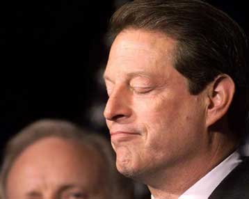 Μειώνεται η διαφορά Γκορ – Μπους, πληθαίνουν οι καταγγελίες για παρατυπίες