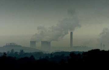 Τον κώδωνα του κινδύνου κρούει η Greenpeace για την αύξηση της εκπομπής ρύπων