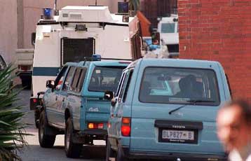 Στο δικαστήριο οι αστυνομικοί στη Ν.Αφρική που κατηγορούνται για βαρβαρότητα εις βάρος μαύρων