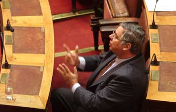 Αρνήθηκε ο πρόεδρος της ΔΕΚΑ ότι η εταιρεία στήριξε προεκλογικά το ΧΑΑ για να ανατρέψει το αρνητικό