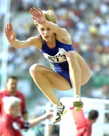 Η IAAF «αποκαλύπτει» ότι η κάτοχος του παγκόσμιου ρεκόρ στο τριπλούν έχει βρεθεί «θετική»