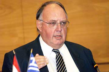 Αιρετικές συγκρίσεις Πάγκαλου περί πολιτισμού