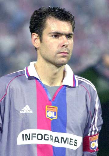 Η Λυών «χάνει» τον Λαβίλ τουλάχιστον για έξι μήνες