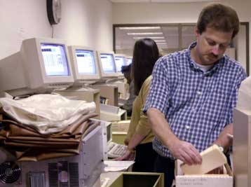 Κλείνει η ψαλίδα μεταξύ Μπους και Γκορ<i>Στις 600 ψήφους η διαφορά</i>