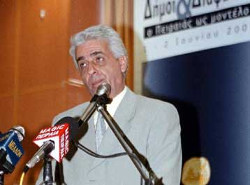 Aνεστάλη η πανελλαδική απεργία των εργαζομένων στους δήμους