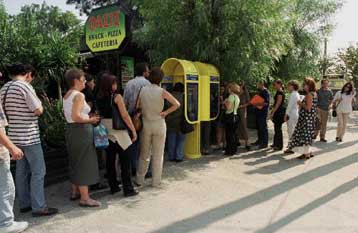 Υποκλοπές και παρανομίες σε προμήθειες υλικού καταγγέλλει συνδικαλιστής του ΟΤΕ