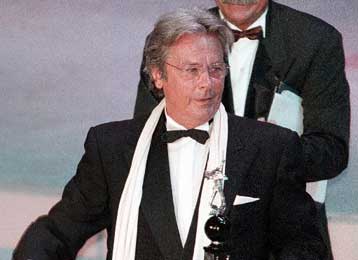 Διαδικτυακές περιπέτειες για τον Αλέν Ντελόν