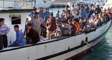 Συνελήφθησαν δουλέμποροι που μετέφεραν 40 Κούρδους λαθρομετανάστες