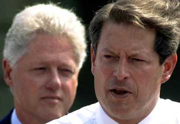 Τα σκάνδαλα του Κλίντον ζημίωσαν τελικά τον Γκορ