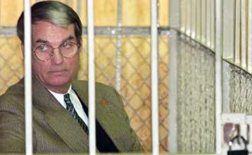 Πόλεμος ανακοινώσεων μεταξύ των συνηγόρων του κατασκόπου Πόουπ και ρωσικών μυστικών υπηρεσιών