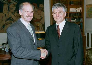 Οικονομική βοήθεια υποσχέθηκε ο υπουργός Εξωτερικών στον Ζόραν Τζίντζιτς