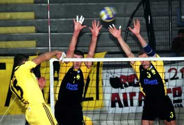 Η ΑΕΚ εύκολα 3-0 τον Αρη Νικαίας  <i>Ο Αρης Θεσσαλονίκης 3-1 τον ΠΑΟΚ