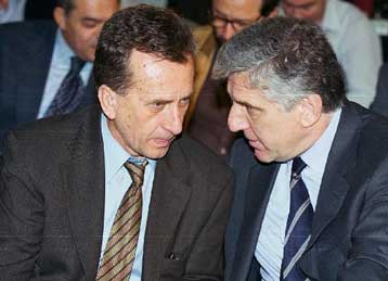 «Όχι» της κυβέρνησης σε νέες μισθολογικές αυξήσεις λόγω πληθωρισμού