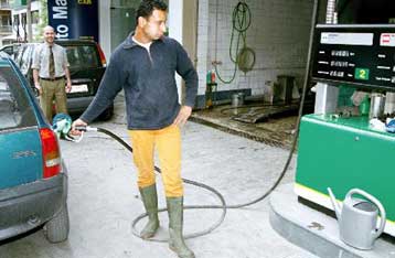 Σημαντική μείωση στις τιμές των καυσίμων από τα μεσάνυχτα της Τετάρτης