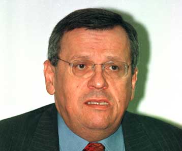 «Ναι» στο ενδεχόμενο πολιτικής συνεργασίας με τον Αβραμόπουλο, τονίζει ο Στ.Μάνος <i>«Δεν γνωρίζ