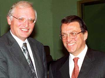 Το 2002 θα είναι δυνατή η διεύρυνση της ΕΕ<i>Θετική αναφορά για την υποψηφιότητα της Κύπρου στην