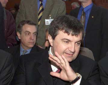 Ο πρώην πρέσβης των Τιράνων στην Αγκυρα νέος υπουργός Αμυνας της Αλβανίας<i>Ευρύτερο ανασχηματισ