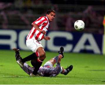 Συνεχίζει τη μάχη για την πρόκριση ο Ολυμπιακός στο Champions League παρά το 1-0 από τη Λυών στο ημί