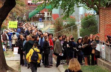 Mεγάλη προσέλευση στις αμερικανικές κάλπες βλέπει το CNN