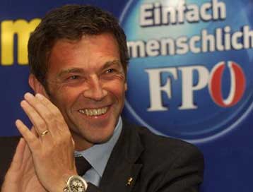 Κρίση έχει ξεσπάσει στο κόμμα του Χάιντερ<i>Προετοιμάζει την επιστροφή του, θεωρούν οι αναλυτές<