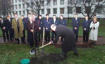 Την ελληνική προσέγγιση στα ζητήματα της ΝΑ.Ευρώπης και της ΕΕ ανέλυσε ο Γ.Παπανδρέου στην Ουκρανία