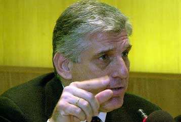 Θα ανακάμψει το ευρώ και θα μειωθεί η τιμή του πετρελαίου<i>Στη Νίκαια παρέπεμψε τις αποφάσεις