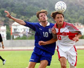 Η τύχη χαμογέλασε σε νέους, όχι όμως και στους παίδες  <i> Η κλήρωση του Ευρωπαϊκού πρωταθλήματο