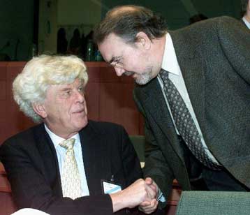 Υπέρ της παρέμβασης για τη στήριξη του ευρώ οι «11»