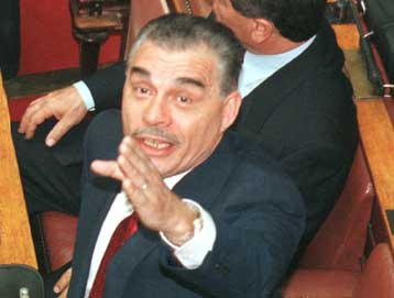 Ένταση στη Βουλή με αφορμή την απόφαση για απομάκρυνση των τηλεοπτικών συνεργείων