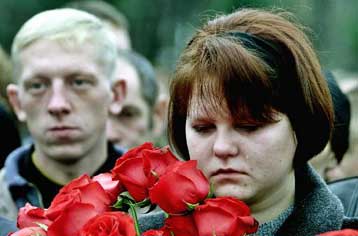 Διακόπτονται λόγω της κακοκαιρίας οι έρευνες στο βυθισμένο Kursk