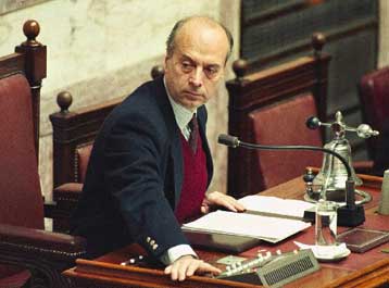 Αρχισε η δίκη για τις παράνομες ηλεκτροδοτήσεις στην Αττική