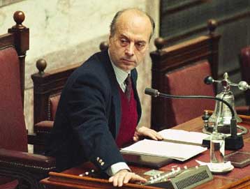 Αρχισε η δίκη για τις παράνομες ηλεκτροδοτήσεις στην Αττική