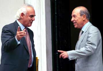 Προβληματισμό και αιχμές Σημίτη πυροδοτεί στο κυβερνητικό στρατόπεδο η συνέντευξη Τσοχατζόπουλου