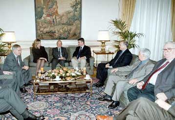 Μήνυμα Σημίτη με πολλούς αποδέκτες<i>Το ΠΑΣΟΚ δεν είναι κλειστό σύστημα εξουσίας</i>