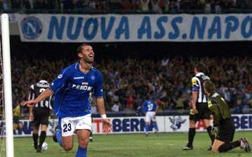 Επίθεση με βόμβα μολότοφ στο σπίτι του προέδρου της Νάπολι