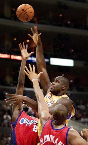 «Παράσταση» Σακίλ Ο Νιλ οδήγησε τους Λέικερς στη νίκη<I>Oι Σανς κέρδισαν χωρίς Τσακαλίδη</I>