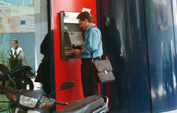 Για την επόμενη εβδομάδα αναβάλλεται η μείωση των επιτοκίων από την ΤτΕ