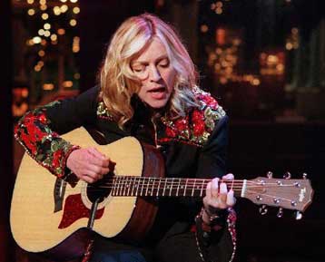 H Universal δεν… χορεύει στο ρυθμό της συμμαχίας Napster – Bertelsmann