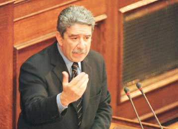 Για την ανάμειξη Σουμάκη σε μονοπωλιακές καταστάσεις της ακτοπλοΐας θα αποφανθεί η Βουλή