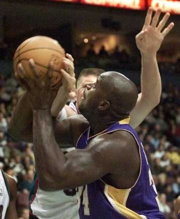 Ματς θρίλερ και 4×4 για τους Σίξερς<I>Οι Μάτζικ κέρδισαν τους Χοκς, αλλά χάνουν τον Χιλ </I>