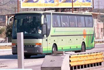 Προς την Αθήνα κατευθύνεται το λεωφορείο με τους ομήρους<i>Σε εξέλιξη οι διαπραγματεύσεις </i>