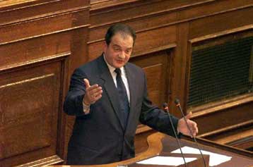 Η ΝΔ στην πρωτοπορία για την αναβάθμιση της δημοκρατίας, δηλώνει ο Καραμανλής