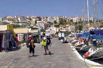 Μικρή άνοδος 4% για την ελληνική τουριστική κίνηση το 2000