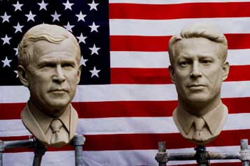 Γκορ και Μπους μετρούν τις δυνάμεις τους μόλις τρεις ημέρες πριν από τις εκλογές