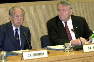 Απορρίπτει τις κατηγορίες της Αθήνας ο αντιπρόεδρος της ΔΟΕ, Ντικ Πάουντ