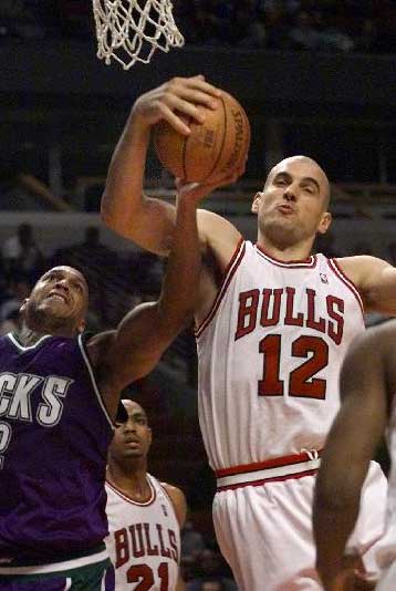 Πρώτη και για τον Τάρλατς στο ΝΒΑ, αλλά το Σικάγο έχασε από την ομάδα του Μπάιρον Σκοτ