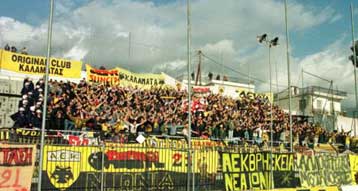 Οι πανηγυρισμοί των φίλων της ΑΕΚ για το ντέρμπι άρχισαν από την Παρασκευή