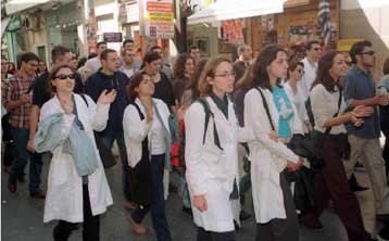 Φωνές διαμαρτυρίας των φοιτητών Ιατρικής στην Κρήτη για το νομοσχέδιο του υπουργείου Υγείας